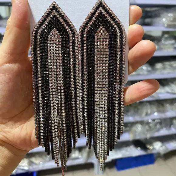 New Gorgeous Stunning Statement Earrings - Picture 2 of 5